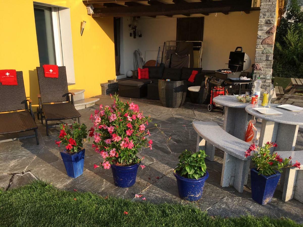 Bijouswiss " Yellow House" Oberterzen Exterior foto